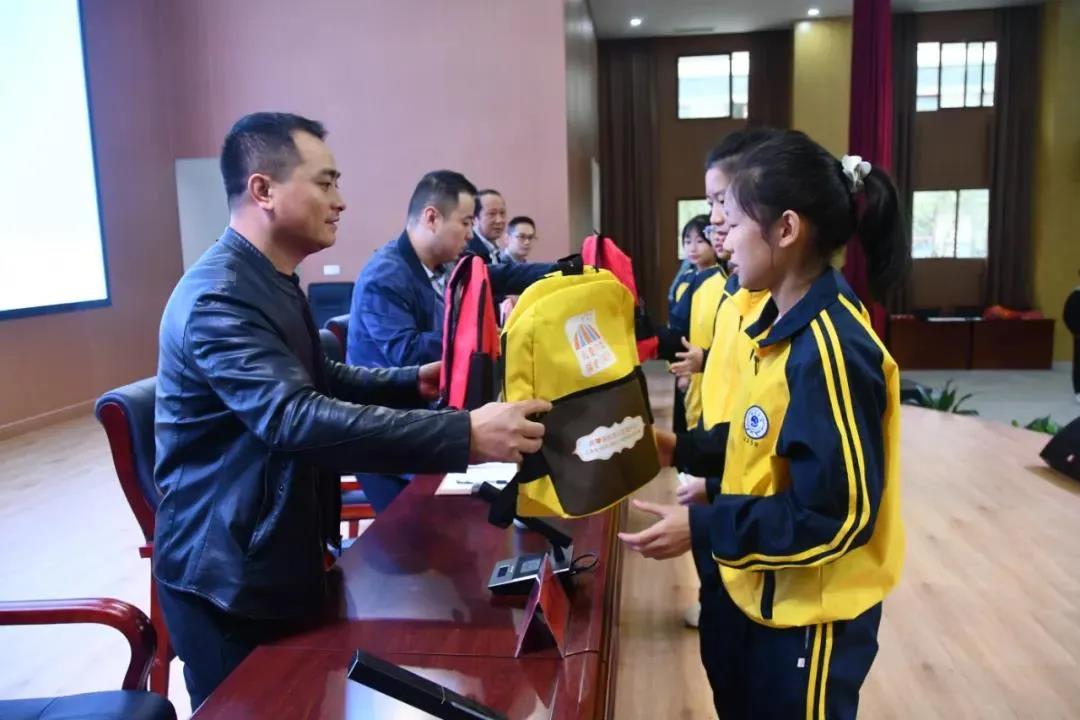中央财政支持《青春期女童性健康辅导》项目在我县举行(图1)