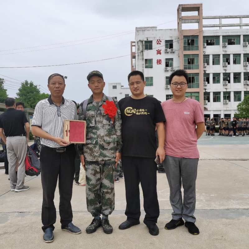 『喜讯』受助贫困学生 兰勇 同学光荣入伍!(图6) 『喜讯』受助贫困学生 兰勇 同学光荣入伍!(图6)