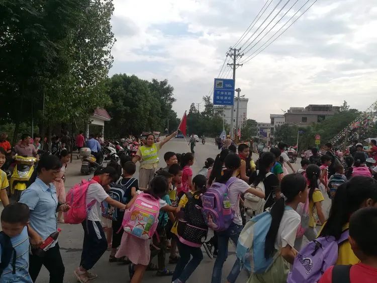 好消息！这是一条打通学生安全的爱心通道(图1)