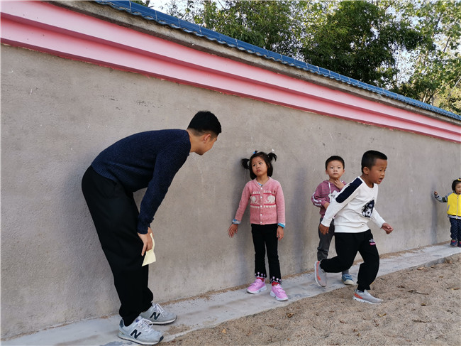 “宝贝守护计划”儿童安全防拐教育走进大坑乡红苹果幼儿园(图2)