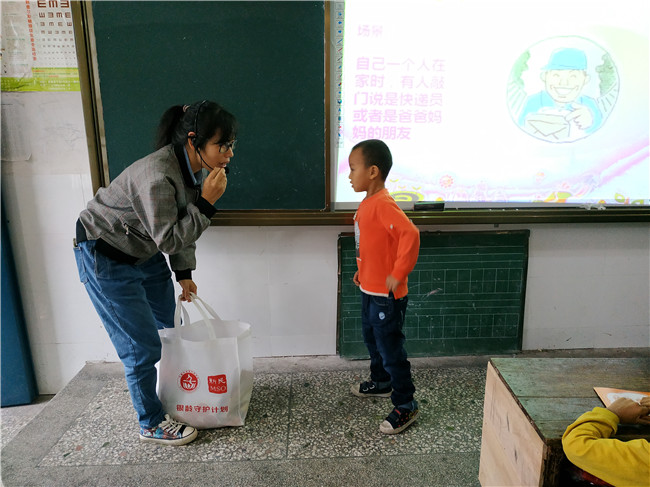 “宝贝守护计划”儿童安全防拐教育走进盆珠上海警备区希望小学(图1)