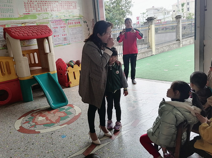 “宝贝守护计划”儿童安全防拐教育走进新明日之星幼儿园(图4)