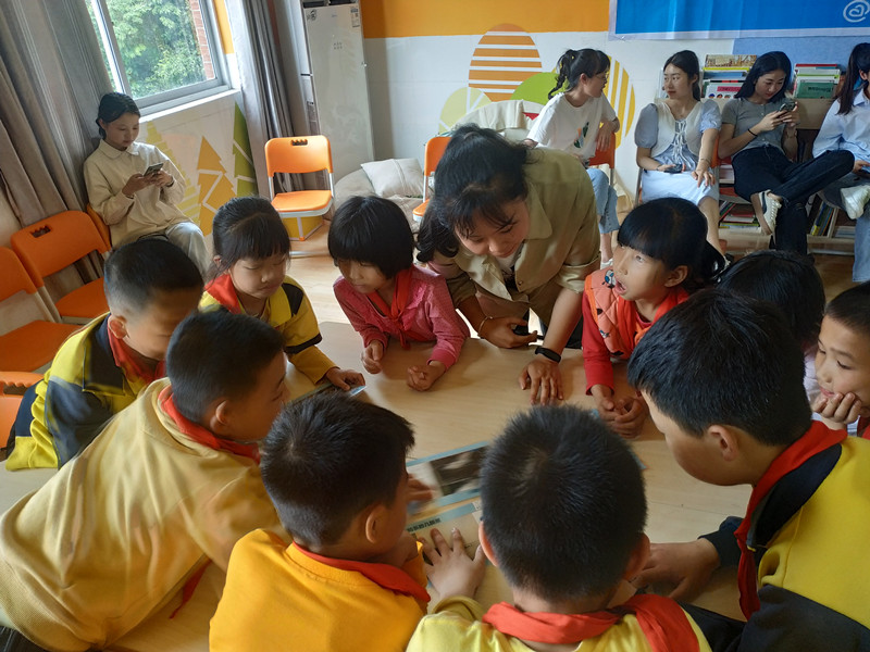 壹基金“儿童平安小课堂”走进五斗江中心小学。(图5)