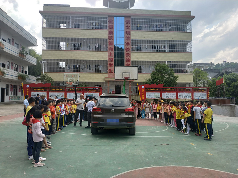 壹基金“儿童平安小课堂”走进五斗江中心小学。(图14)