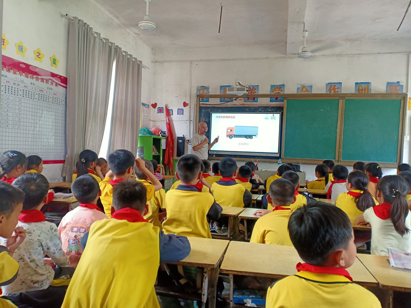 “护童成长-防灾减灾进校园”走进五斗江中心小学。(图5)