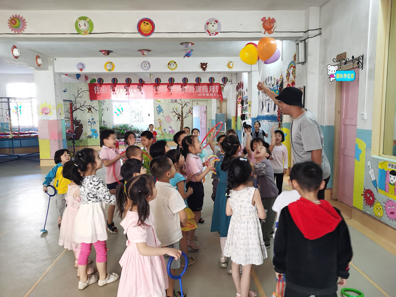“宝贝守护计划”儿童安全防拐教育走进伟业天才幼儿园(图1)