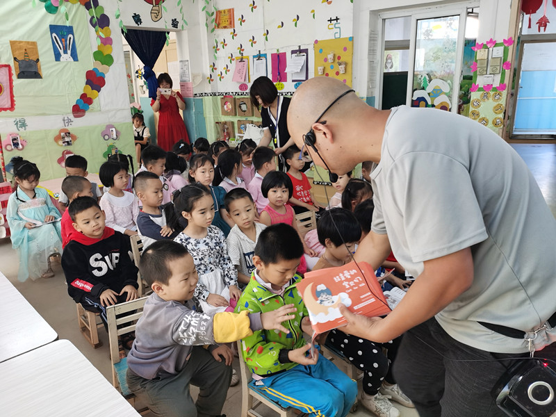 “宝贝守护计划”儿童安全防拐教育走进伟业天才幼儿园(图7)